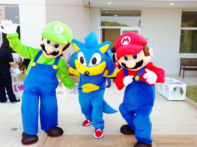Foto 1 - Mario sonic cover personagens vivos festa infantil